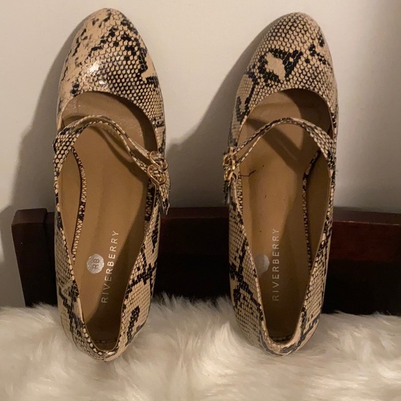 SHOES - Picture 5 of 8